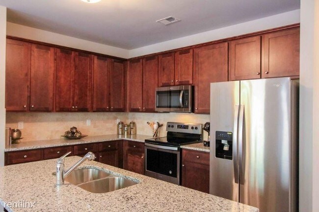Building Photo - 3 br, 2.5 bath Townhome - 5847 Taka Ln