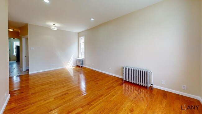 Foto del edificio - 3 BRs on 2nd floor in Private home with Balcony. AVAILABLE December 2025