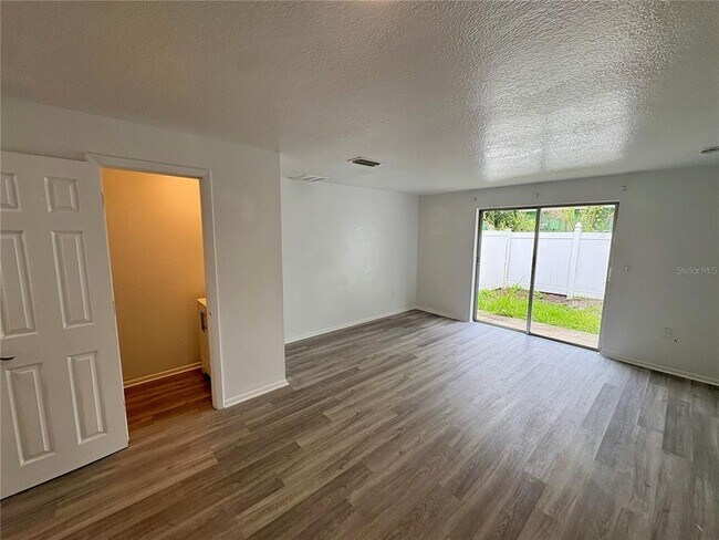 Foto del edificio - 408 57th Ave Dr E