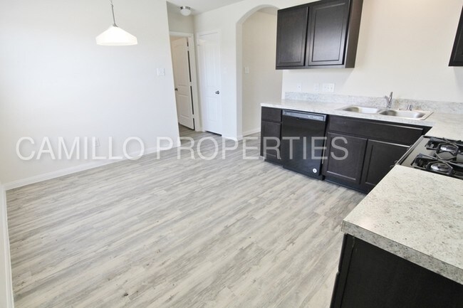 Foto del edificio - 6138 Peaceful Ridge Dr