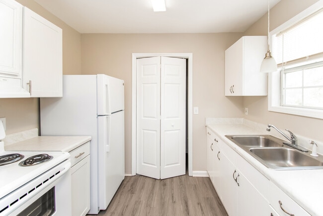 Building Photo - 80 Camp Creek Dr