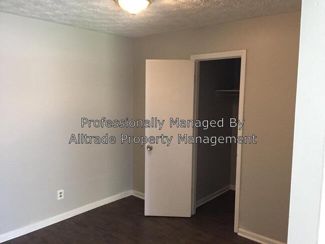 Building Photo - 1582 Martha Ct