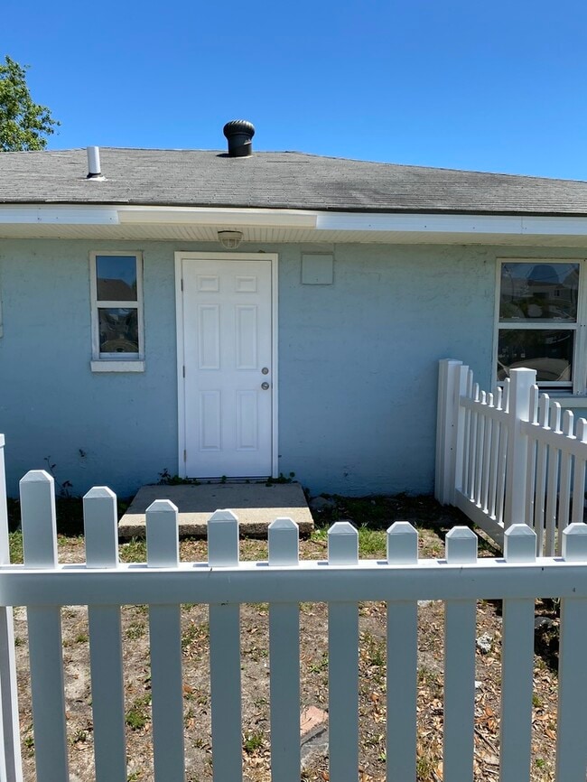 Building Photo - Beautiful 1/1 Duplex in Biloxi, MS