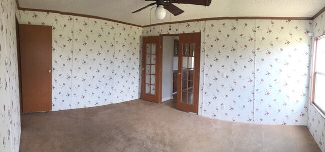 Building Photo - 3 BDR / 2BA Newly Renovated