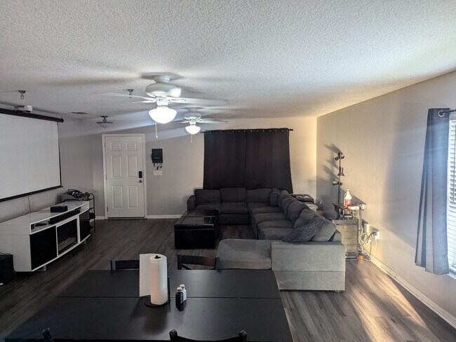 Building Photo - 4 Bedroom Single Family Home in Ruskin