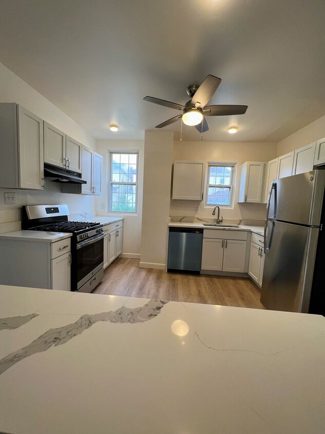 Primary Photo - Newly renovated spacious 4 bedroom home in...