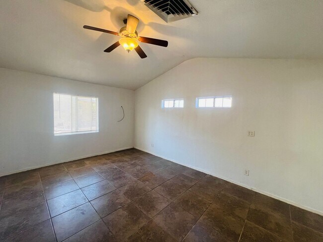 Building Photo - 129 Tassie Way