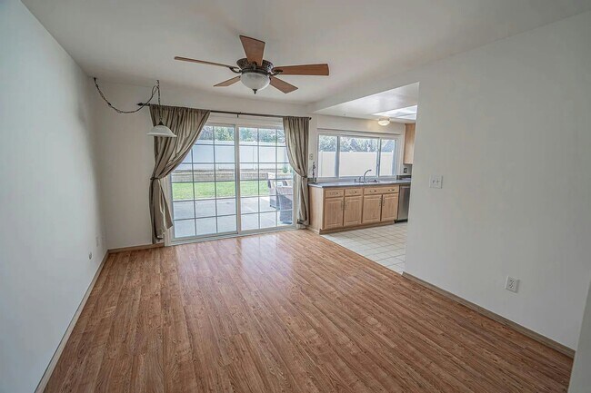 Foto del edificio - 25173 Markel Dr