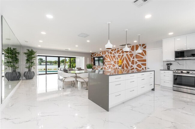 Foto del edificio - 21230 NE 25th Ct