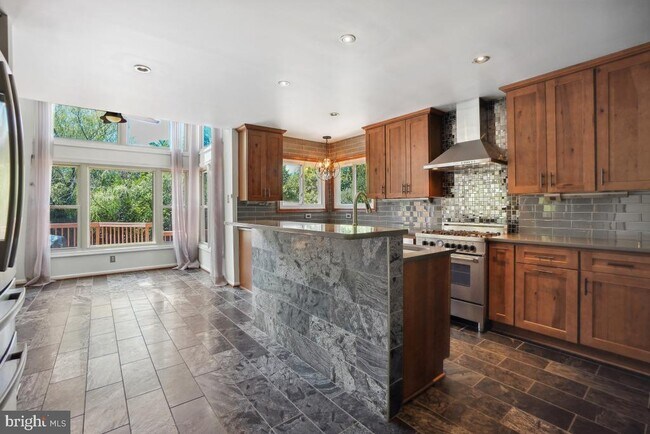 Building Photo - 111 Argosy Dr