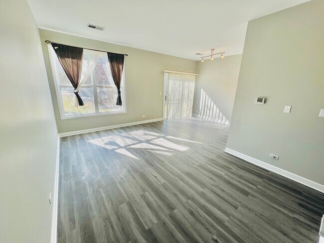 Foto del edificio - 925 Sheridan Cir