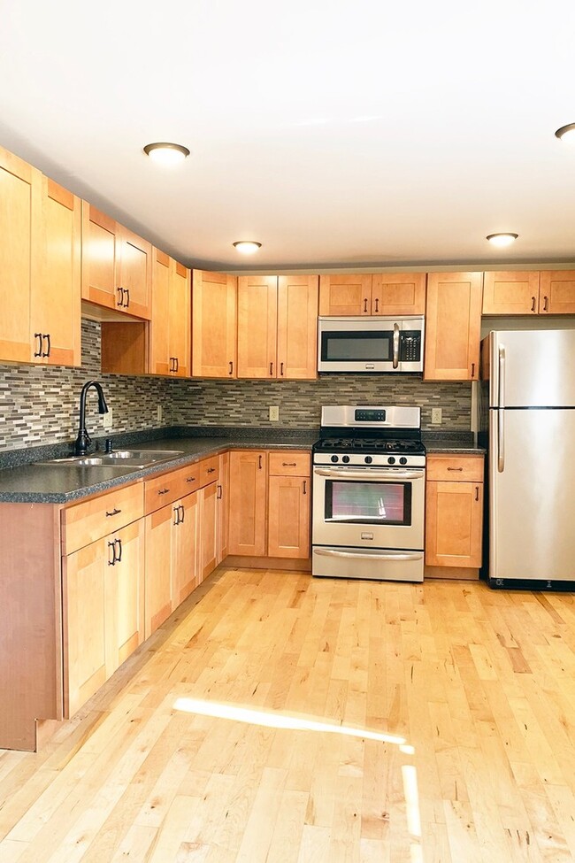 Photo - 152 North St Apartment