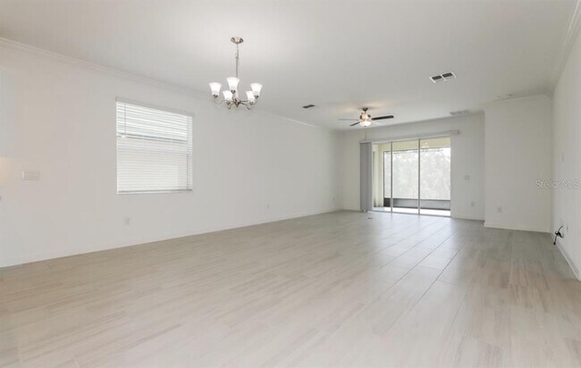 Foto del edificio - 1250 Spinnaker Dr