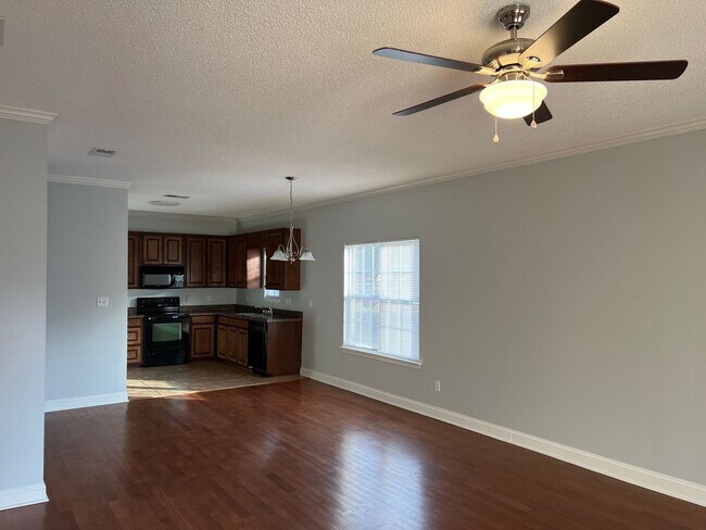 Foto del edificio - 146 Mayfield Dr