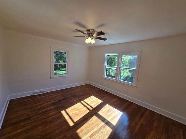 Building Photo - COMPLETELY RENOVATED 2 bedroom house
