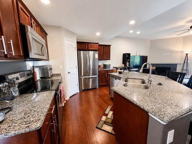 Foto del edificio - Stunning 3-bedroom townhouse with breathtaking Pikes Peak views!