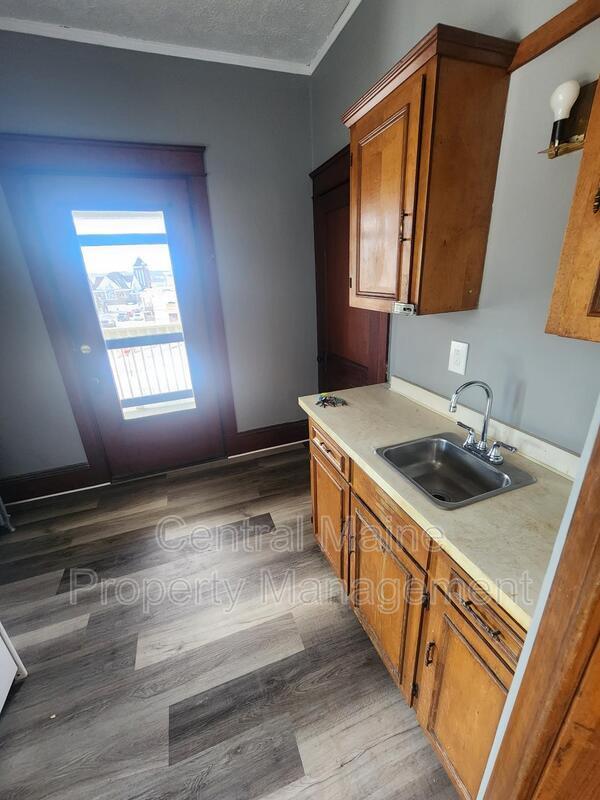 Building Photo - 108 Sabattus St