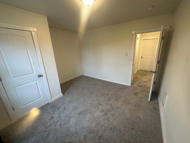 Second bedroom - 2413 Everett Ave