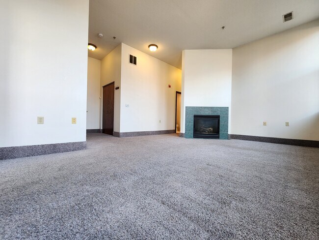 Building Photo - 224 1st Ave SW