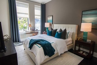 Building Photo - Deco at CNB