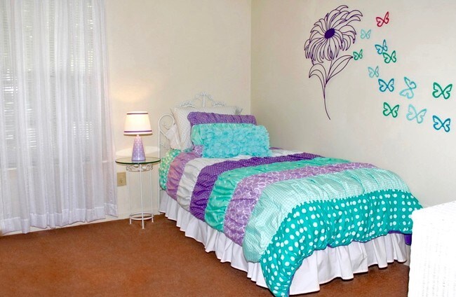 9_BG9TJ3_still_br-02.jpg - Pipers Landing Apartments