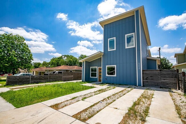 Building Photo - 6303 Santos St