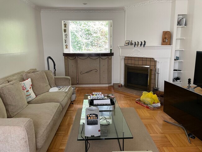 Foto del edificio - 75 Rockaway Ave