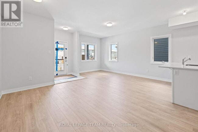 Building Photo - 808 Parnian Private