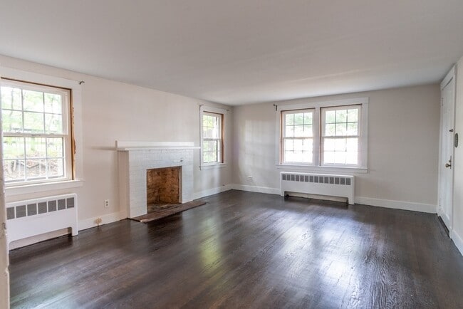 Building Photo - 291 Linden St