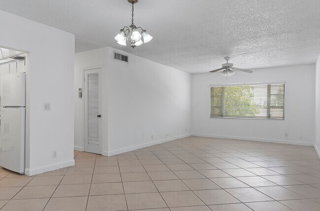 Foto del edificio - 5700 NE 22nd Way