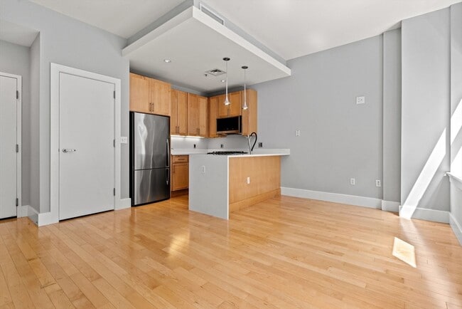 Building Photo - 70 Lincoln St