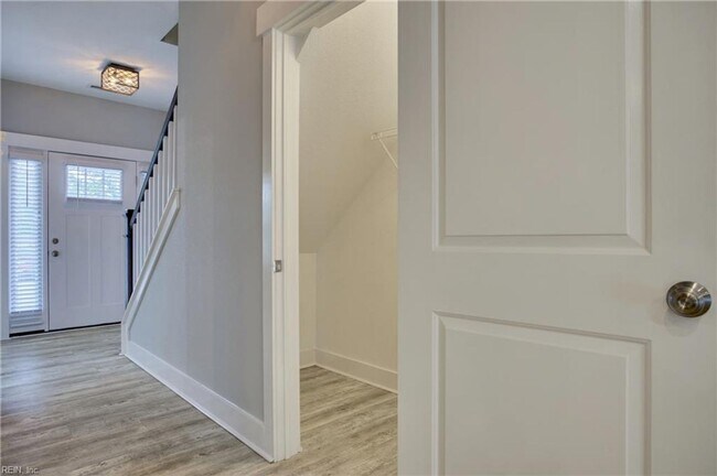 Foto del edificio - RIVER CREEK COMMONS