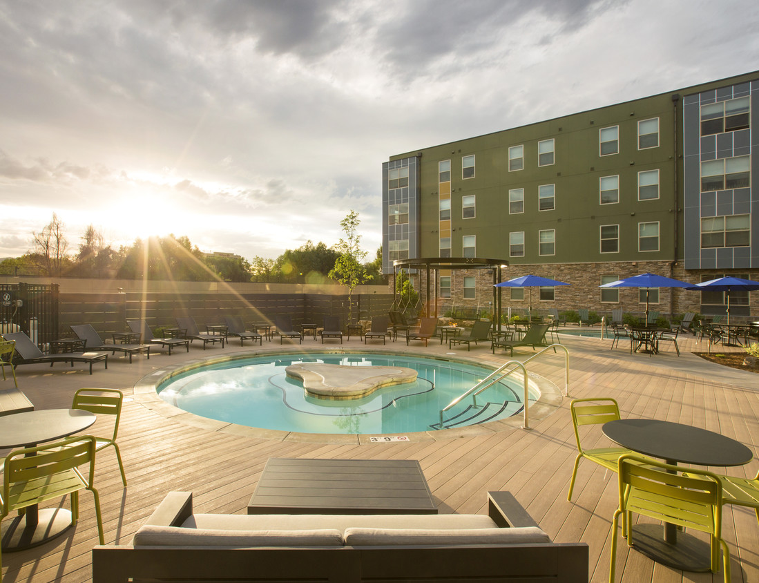 Sunsets by the Poolside - 1721 Choice Center Dr