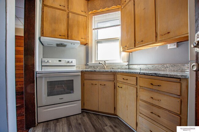 Building Photo - 30 S 6th St