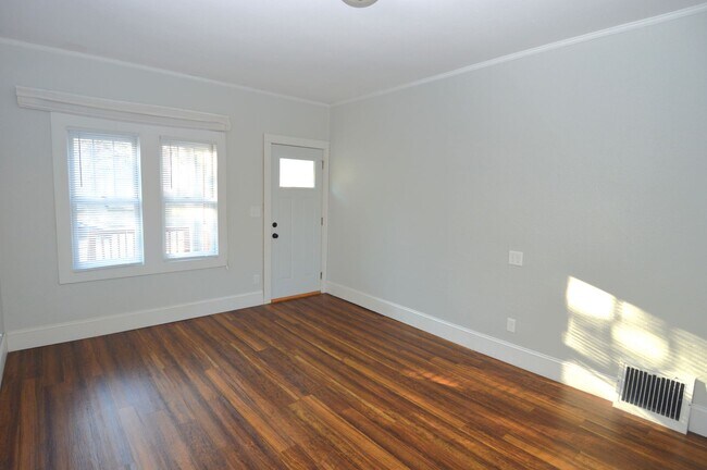 Foto del edificio - Spacious 4 Bed 2 Bath Home Lots of Storage