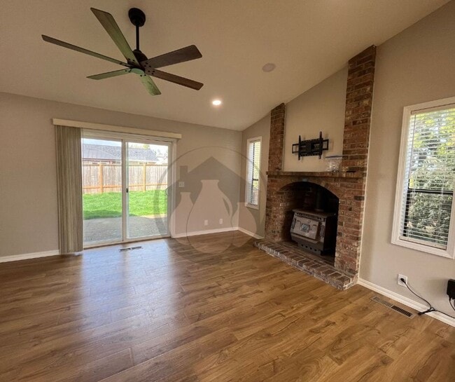 Foto del edificio - Single Level House- Rent Ready