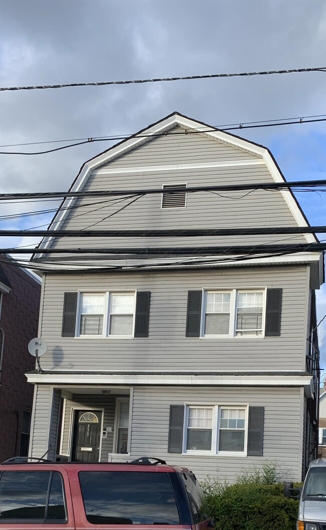 Foto del edificio - 338 Danforth Ave