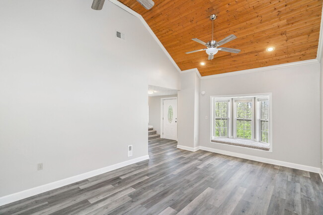 Building Photo - 9907 Donovan Ln