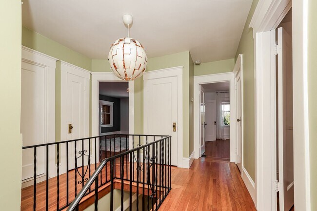 Foto del edificio - 2238 Lakeshore Ave