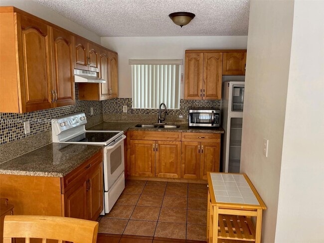 Photo - 6225 SW Kendale Lakes Cir Apartment