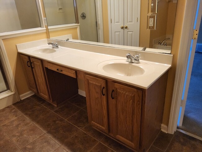 Building Photo - 4616 Tulip Bend Dr