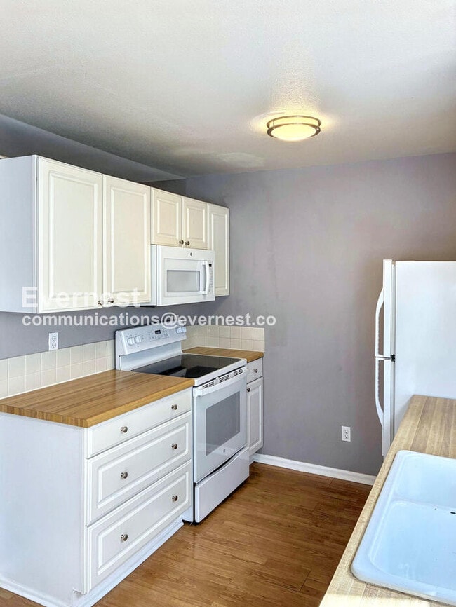 Foto del edificio - 2828 Silverplume Dr