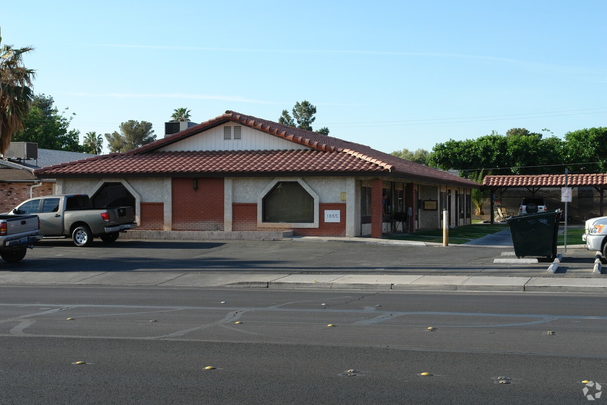 Primary Photo - 1655 E Harmon Ave