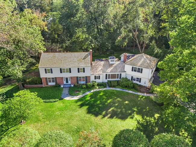 Photo - 18 Echo Ln House