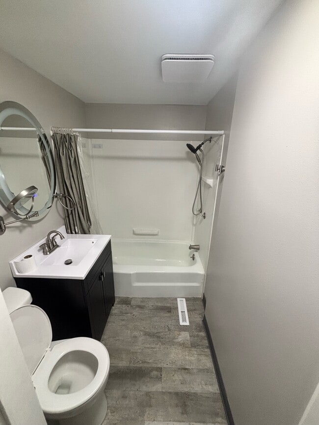 Foto del edificio - 620 Hemenway Pl