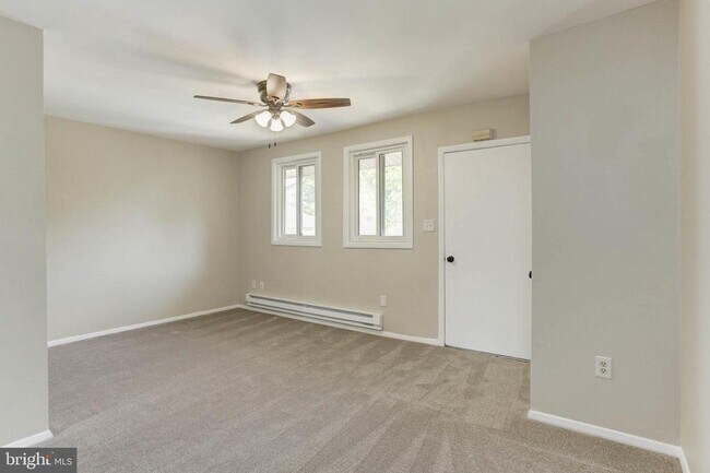 Foto del edificio - 9351 Reader Ln