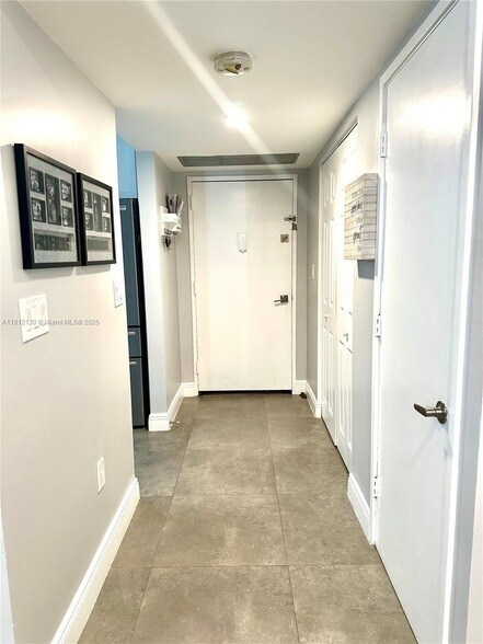 Foto del edificio - 3701 N Country Club Dr