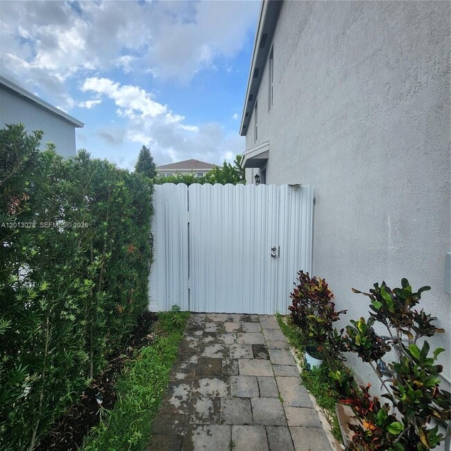 Building Photo - 13245 SW 271st Ter