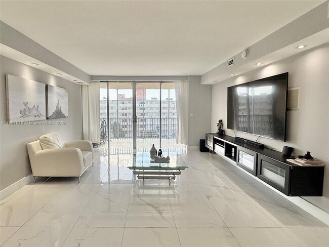 Foto del edificio - 1770 NE 191st St