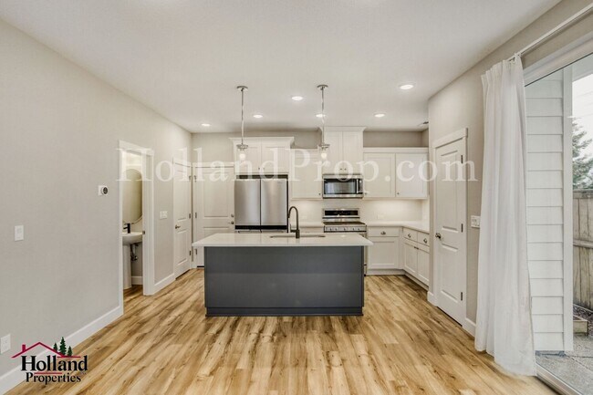 Building Photo - Warm, Welcoming Home With Modern Comforts Waiting for you! NOW at a SUPER PRICE of $2,695 plus a ...